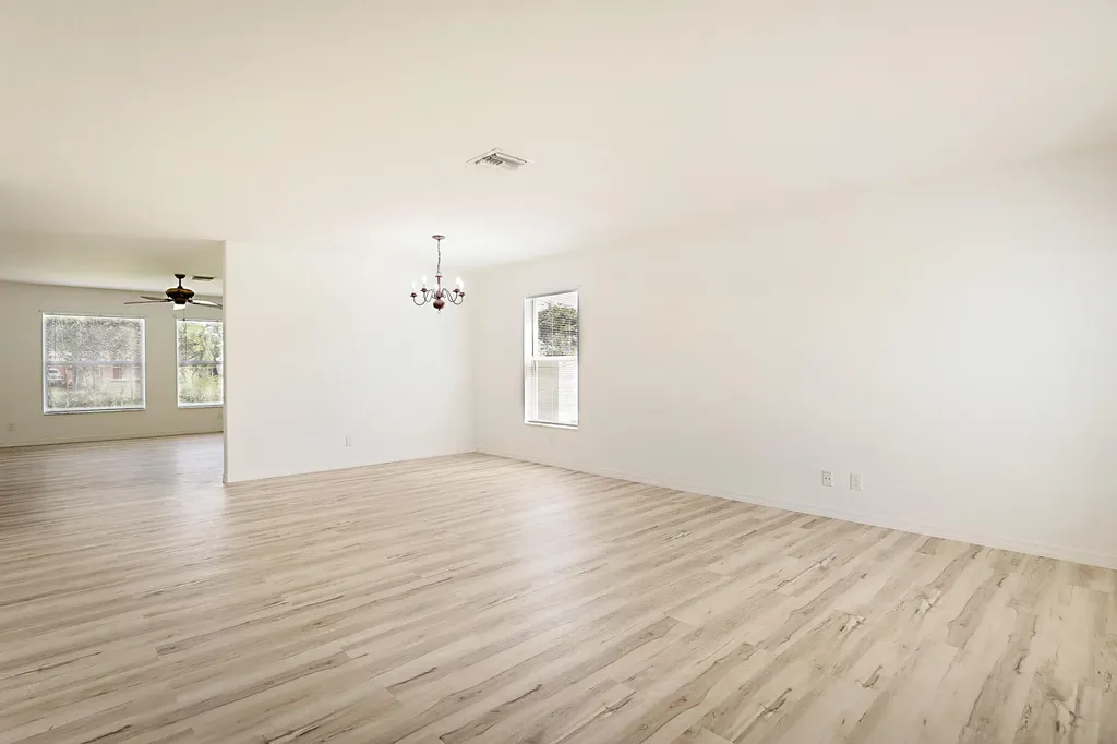 617 SE Karrigan Terrace Port St Lucie FL 34983