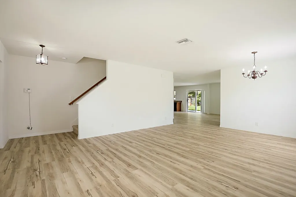 617 SE Karrigan Terrace Port St Lucie FL 34983