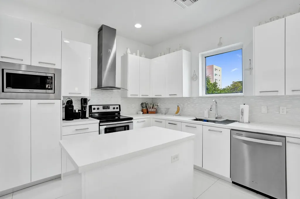 1347 N Ocean Boulevard Pompano Beach FL 33062