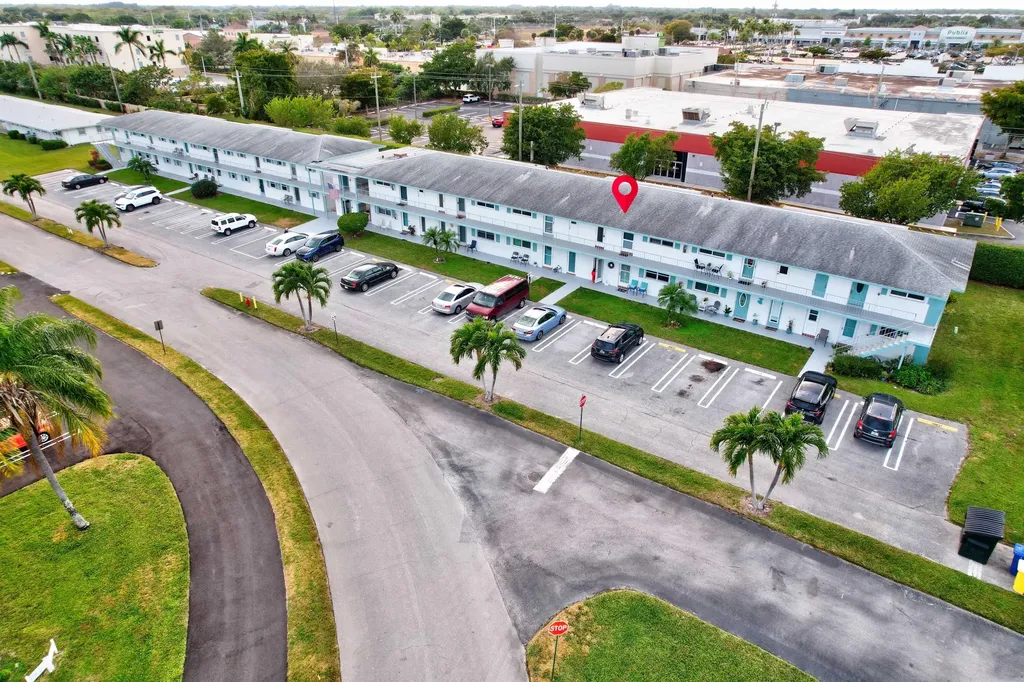 1117 Lake Terrace Boynton Beach FL 33426