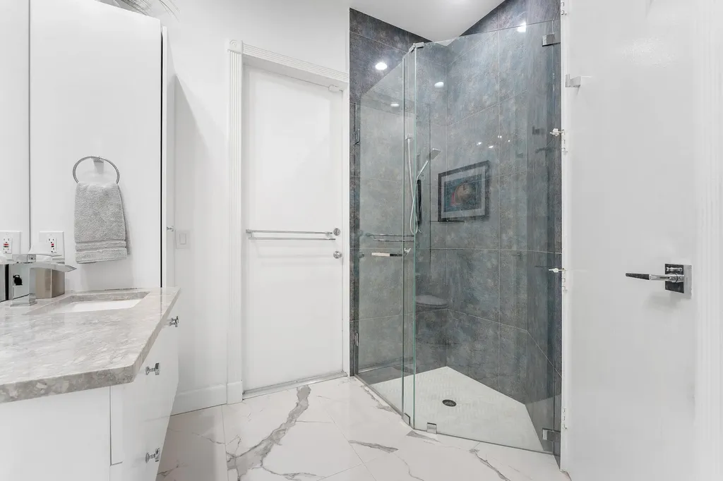 5863 Waterford Boca Raton FL 33496