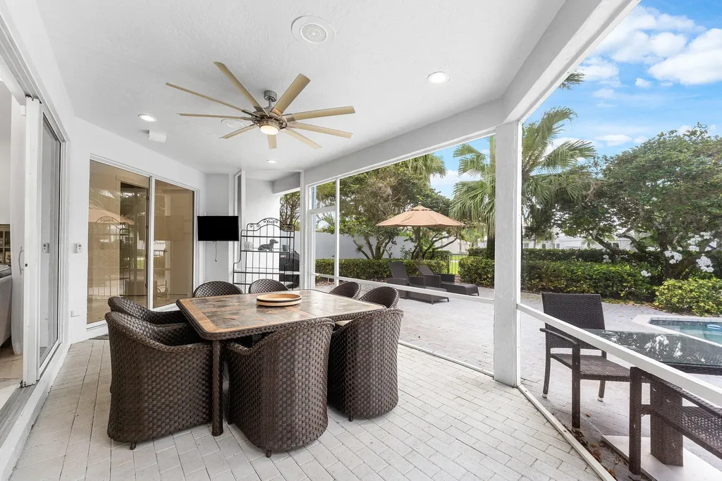 5863 Waterford Boca Raton FL 33496
