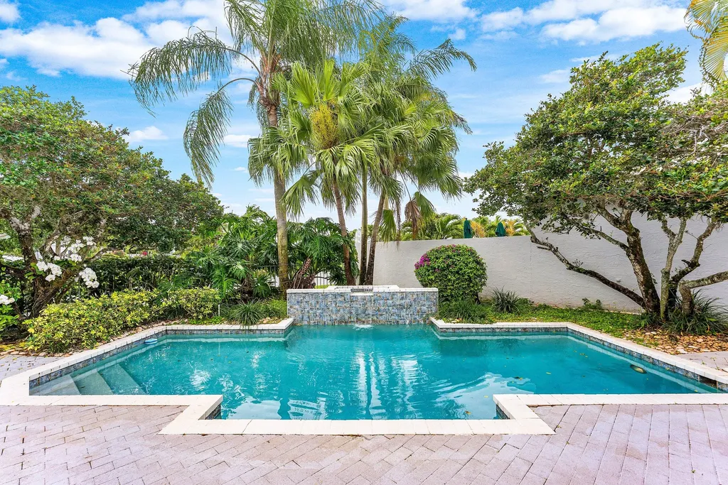 5863 Waterford Boca Raton FL 33496