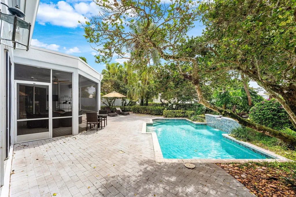 5863 Waterford Boca Raton FL 33496