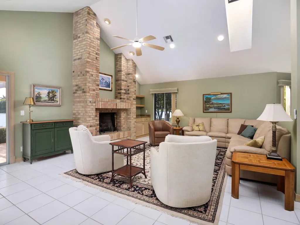 206 Thornton Court Palm Beach Gardens FL 33418