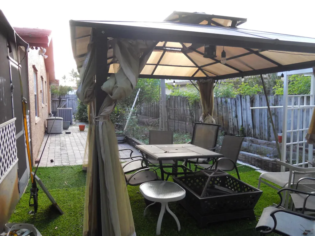 2755 NW 84th Avenue Coral Springs FL 33065