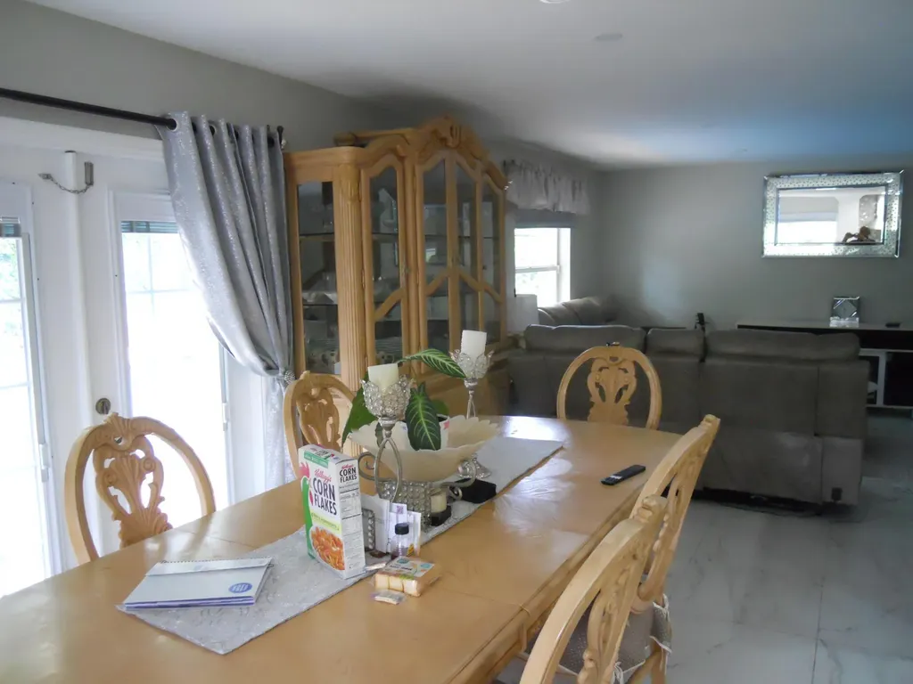 2755 NW 84th Avenue Coral Springs FL 33065
