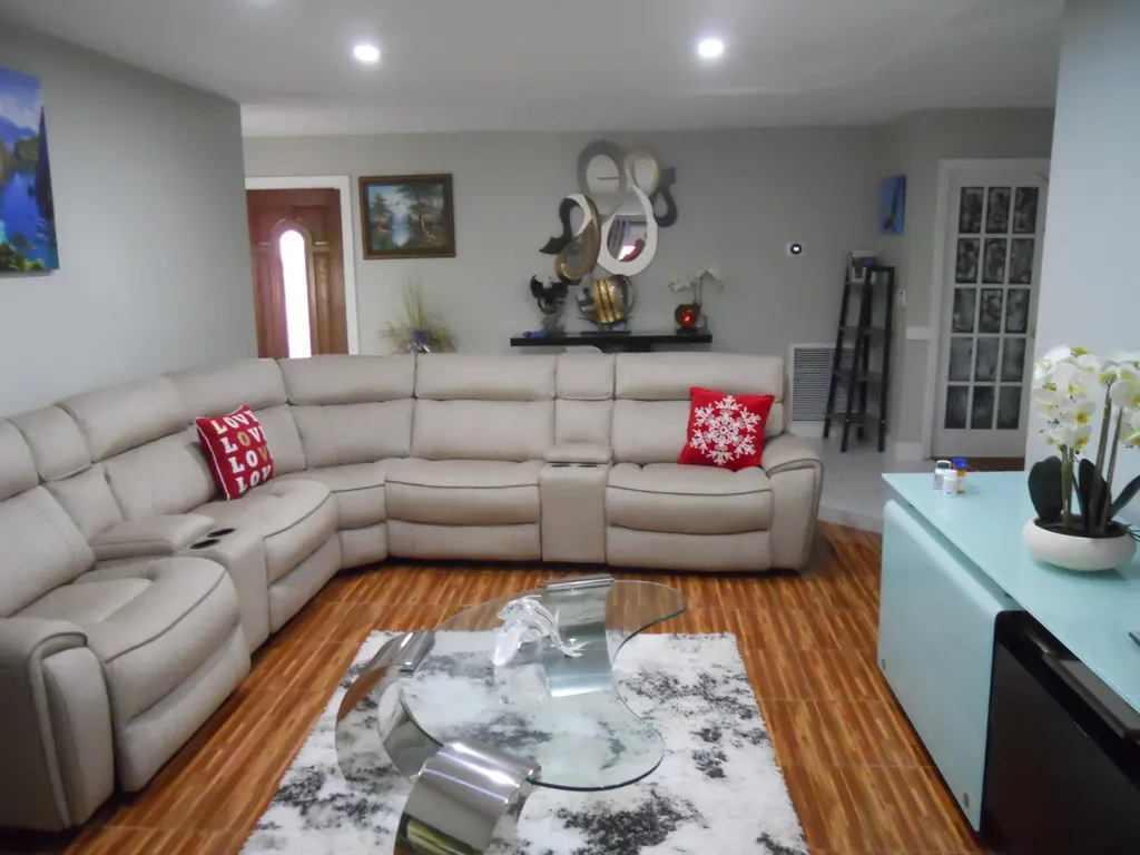 2755 NW 84th Avenue Coral Springs FL 33065