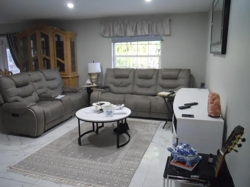 2755 NW 84th Avenue Coral Springs FL 33065