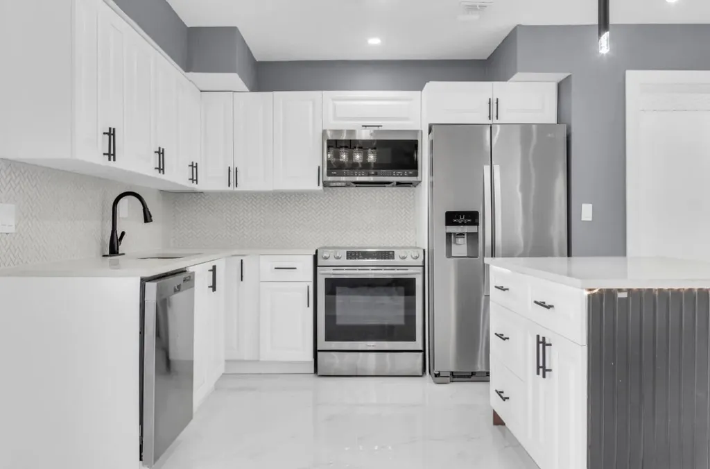 915 SW 3rd Street Boynton Beach FL 33435