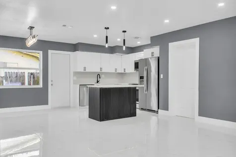 915 SW 3rd Street Boynton Beach FL 33435