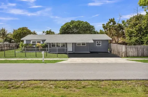 915 SW 3rd Street Boynton Beach FL 33435
