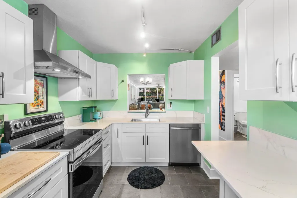 2825 SW 22nd Avenue Delray Beach FL 33445