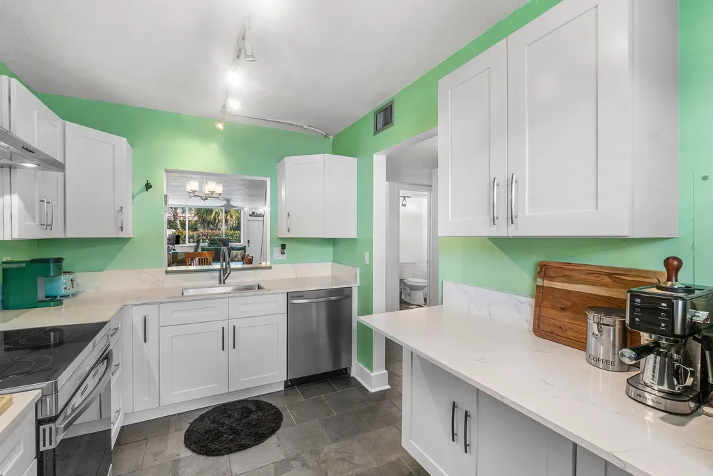 2825 SW 22nd Avenue Delray Beach FL 33445