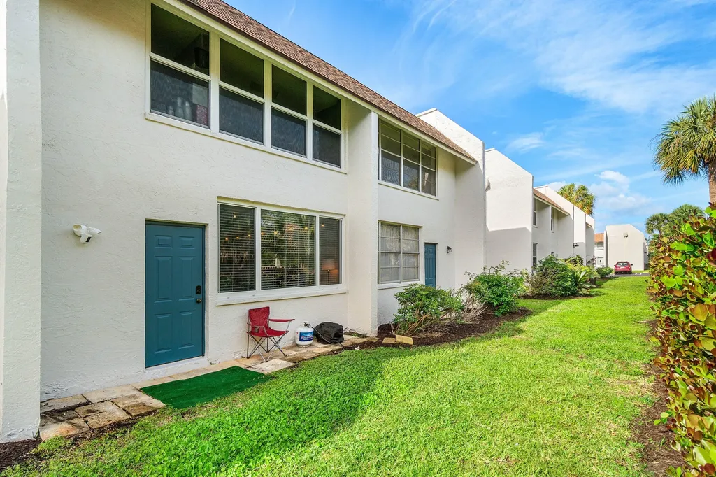 2825 SW 22nd Avenue Delray Beach FL 33445