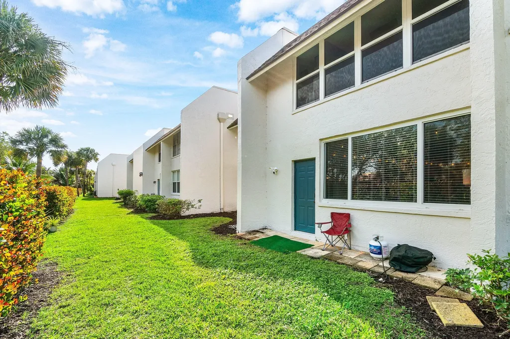 2825 SW 22nd Avenue Delray Beach FL 33445