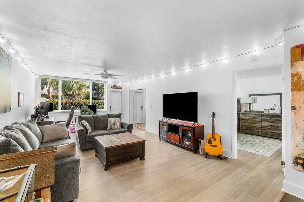 2825 SW 22nd Avenue Delray Beach FL 33445