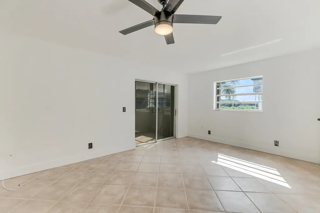 560 Capri Delray Beach FL 33484