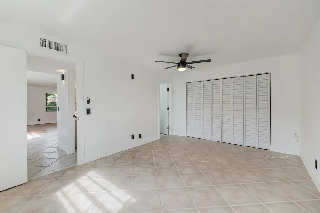 560 Capri Delray Beach FL 33484