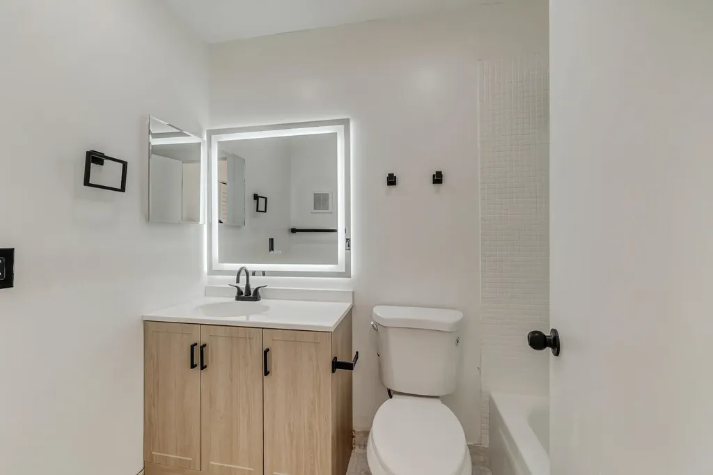 560 Capri Delray Beach FL 33484