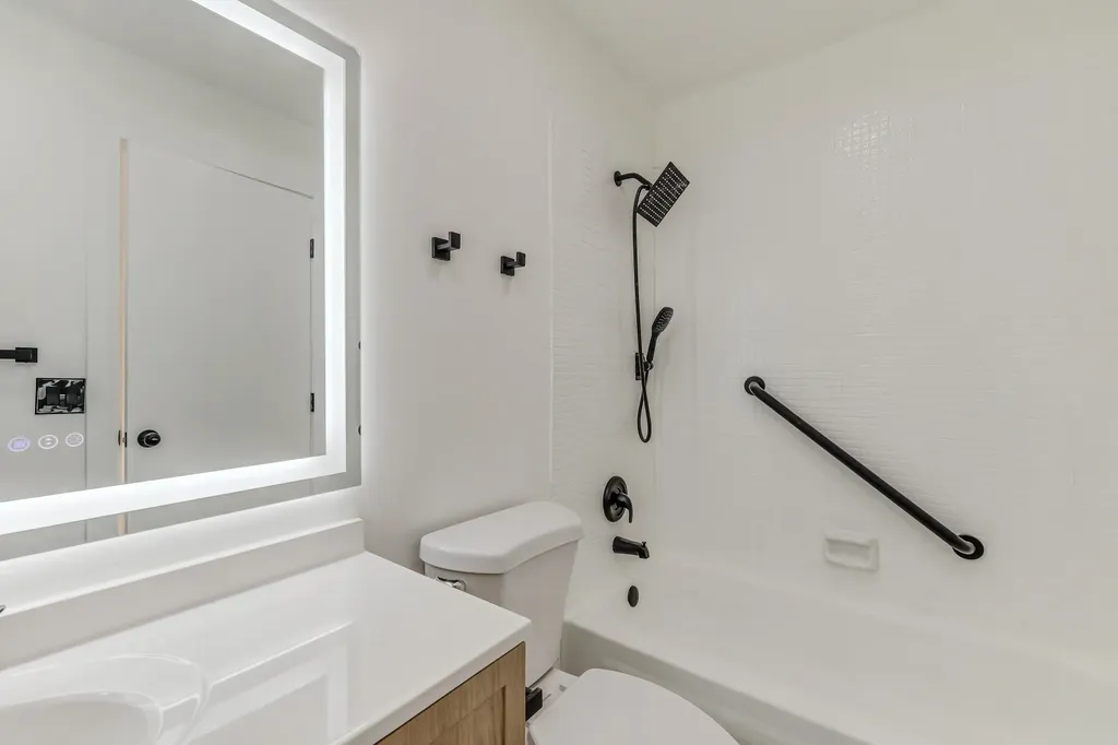 560 Capri Delray Beach FL 33484