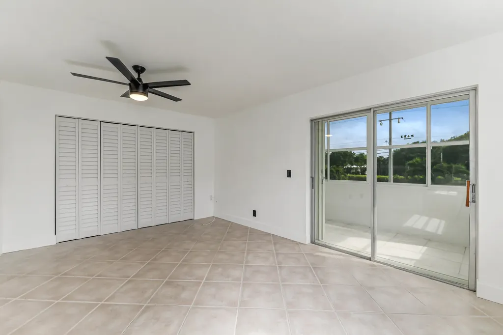 560 Capri Delray Beach FL 33484