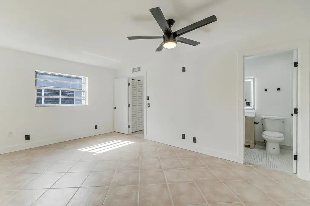 560 Capri Delray Beach FL 33484