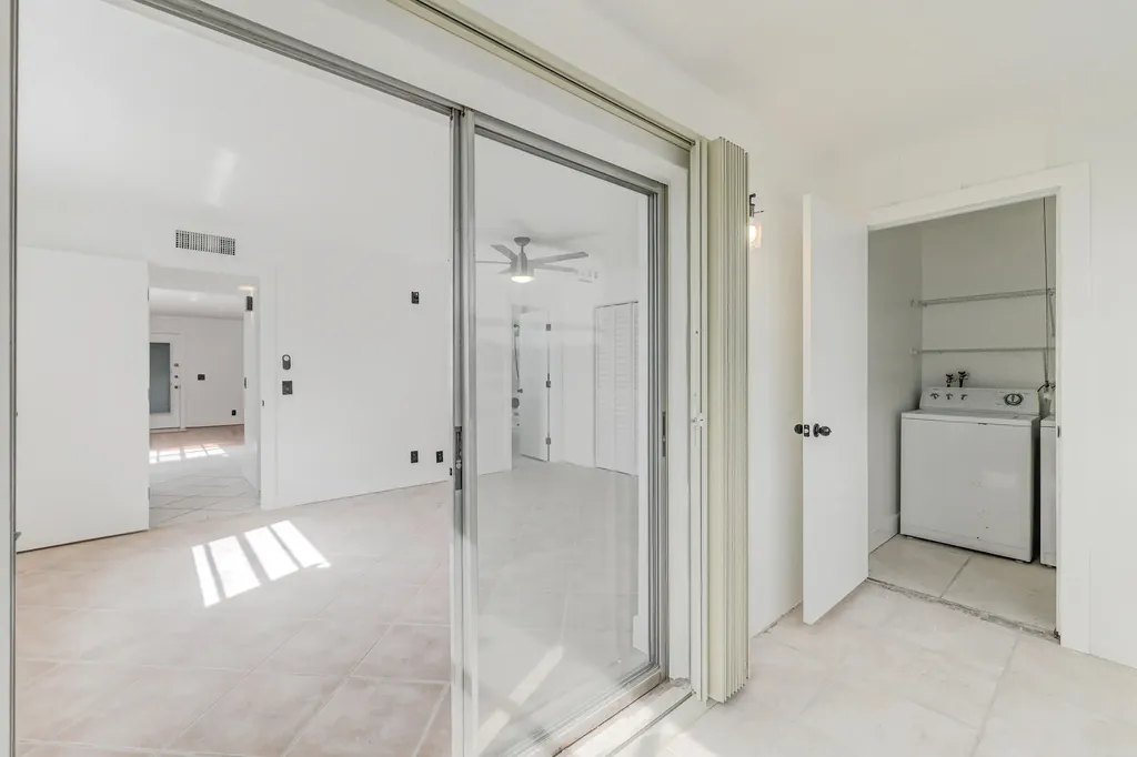 560 Capri Delray Beach FL 33484