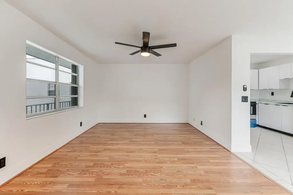 560 Capri Delray Beach FL 33484