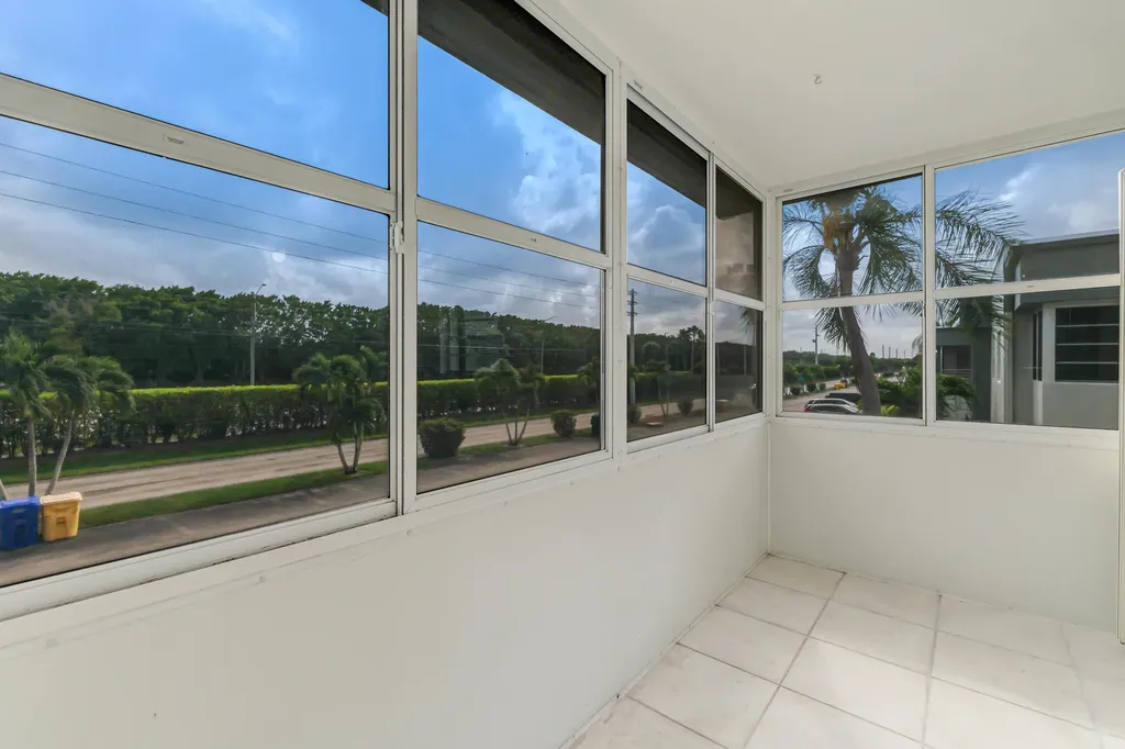 560 Capri Delray Beach FL 33484