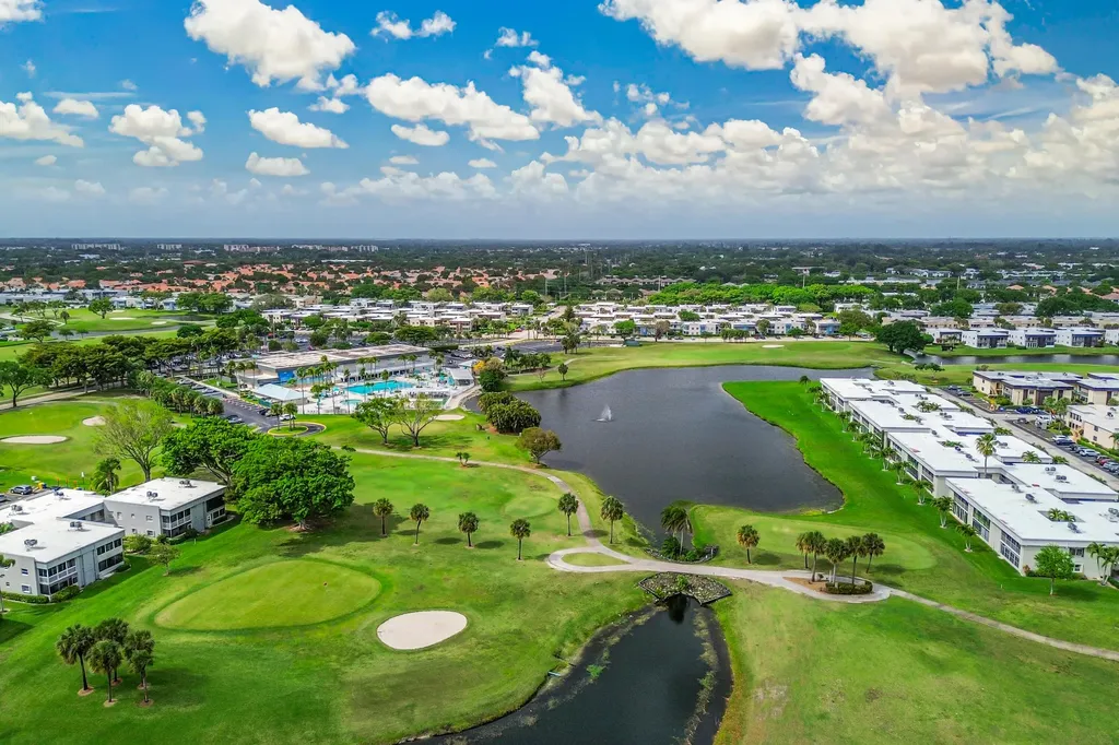 560 Capri Delray Beach FL 33484