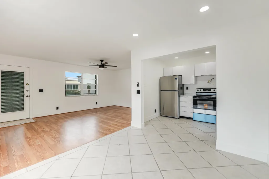 560 Capri Delray Beach FL 33484