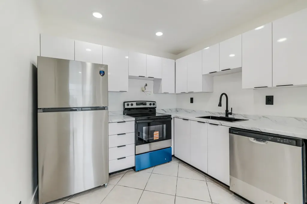560 Capri Delray Beach FL 33484