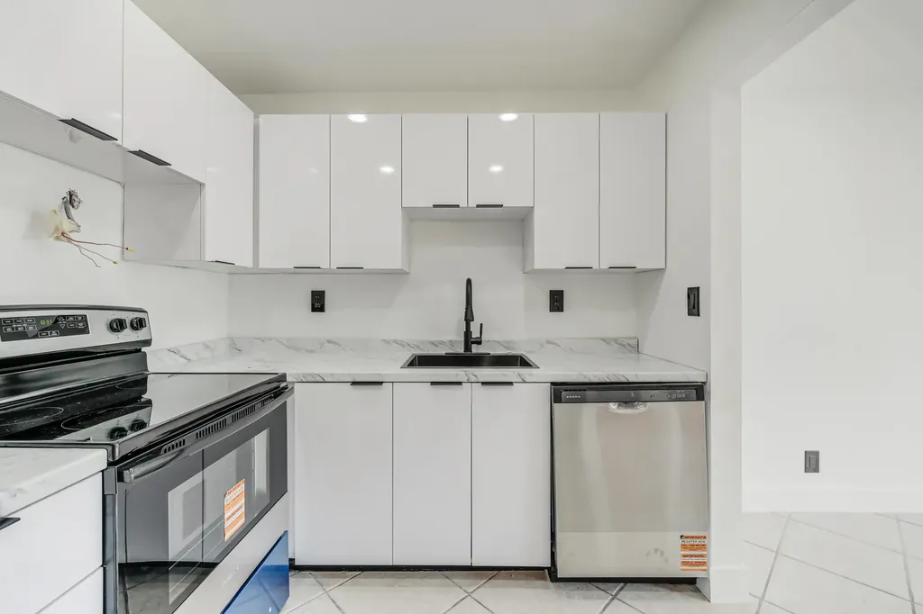 560 Capri Delray Beach FL 33484