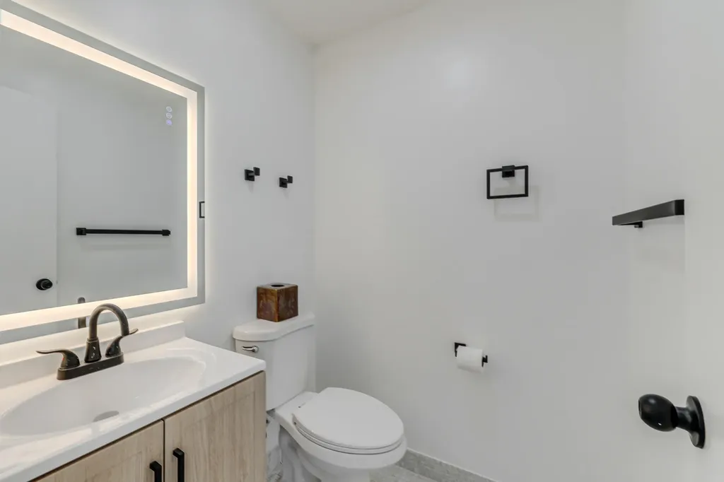 560 Capri Delray Beach FL 33484