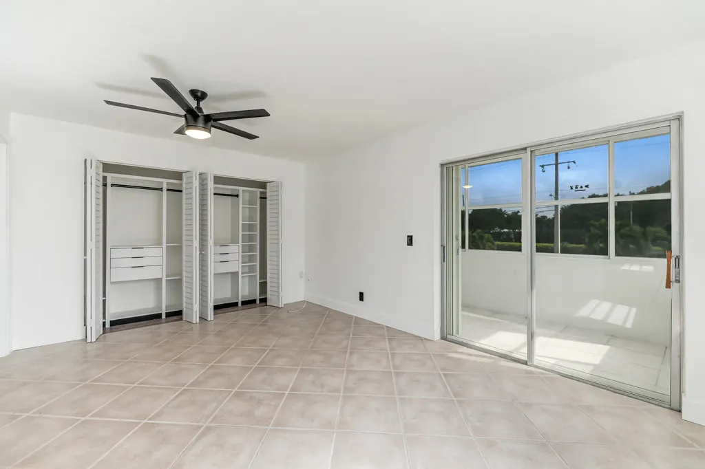 560 Capri Delray Beach FL 33484