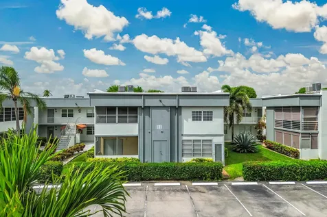 560 Capri Delray Beach FL 33484