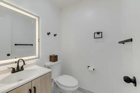 560 Capri Delray Beach FL 33484