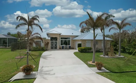 5822 NW Bates Avenue Port St Lucie FL 34986
