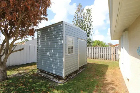 5822 NW Bates Avenue Port St Lucie FL 34986
