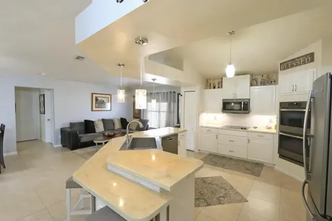 5822 NW Bates Avenue Port St Lucie FL 34986