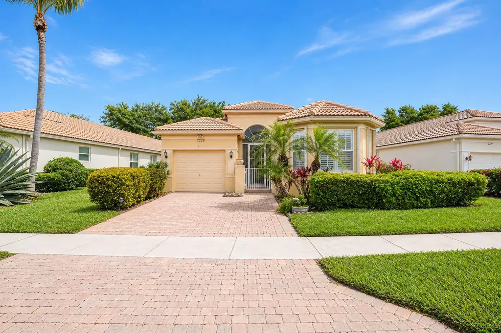 7229 Cataluna Circle Delray Beach FL 33446