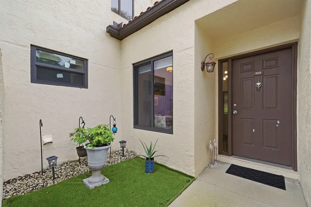 5 Via De Casas Sur Boynton Beach FL 33426