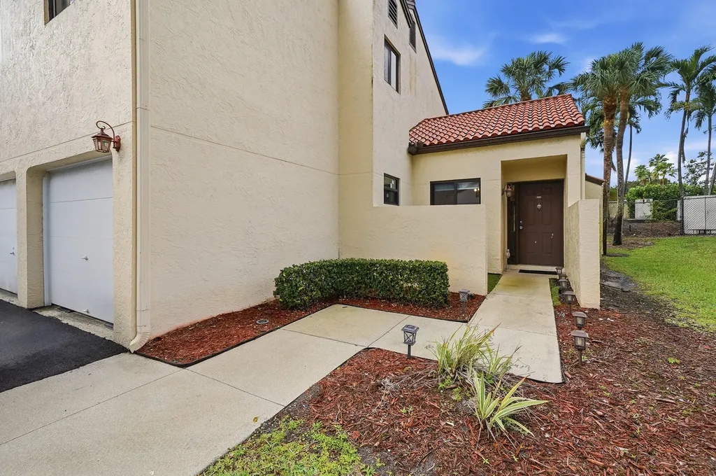5 Via De Casas Sur Boynton Beach FL 33426