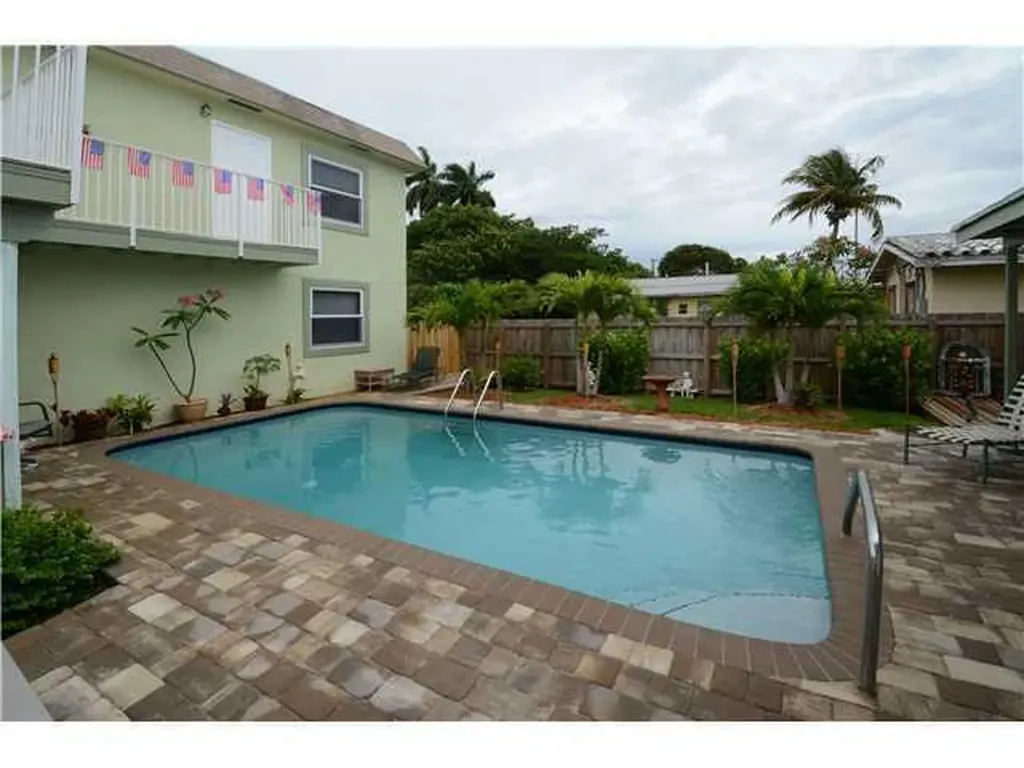 1015 NE 9th Avenue Fort Lauderdale FL 33304