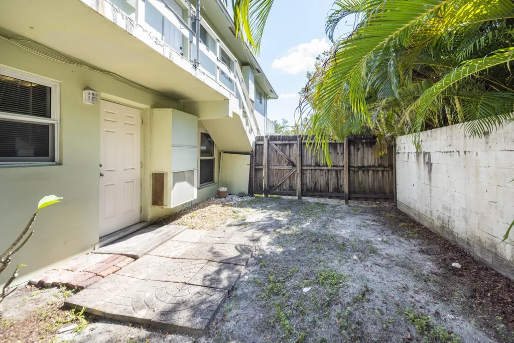 1015 NE 9th Avenue Fort Lauderdale FL 33304