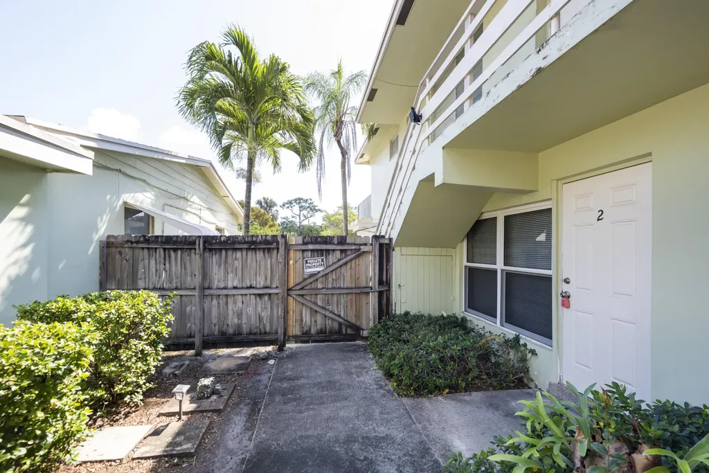 1015 NE 9th Avenue Fort Lauderdale FL 33304