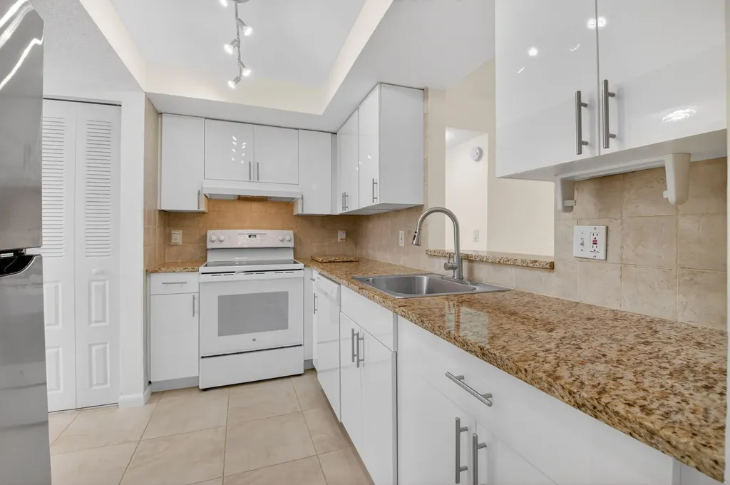 10 Willowbrook Lane Delray Beach FL 33446