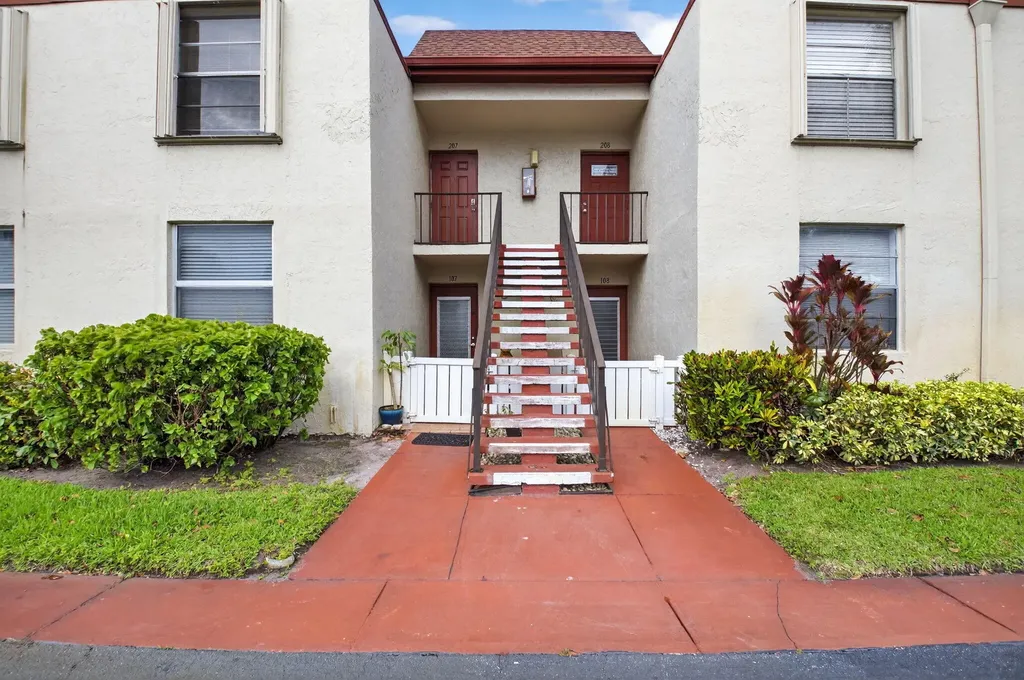 10 Willowbrook Lane Delray Beach FL 33446