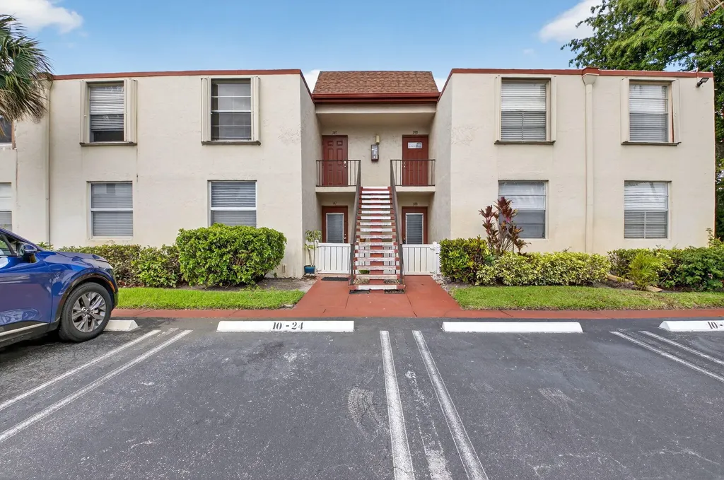 10 Willowbrook Lane Delray Beach FL 33446